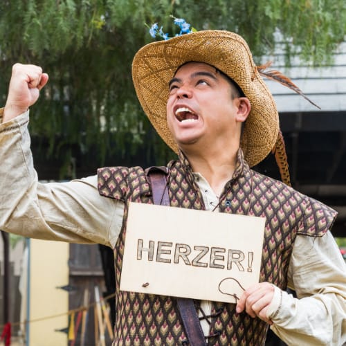 Man yelling "herzer!"